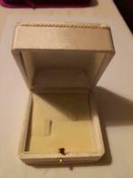 Mooie geschenkdoos voor ringen, sieraden, Handtassen en Accessoires, Ringen, Overige materialen, Wit, Ophalen of Verzenden, Dame of Heer