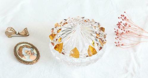 Bonbonnière en cristal avec couvercle et accents orange, Antiquités & Art, Antiquités | Verre & Cristal, Enlèvement ou Envoi