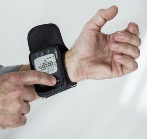 bloeddrukmeter+ pols, omrom RS6 - nieuw !, Diversen, Verpleegmiddelen, Nieuw, Ophalen of Verzenden