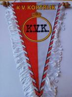 kv kortrijk vaan/wimpel/pennant 17x28cm met franje /stick, Verzamelen, Sportartikelen en Voetbal, Verzenden, Nieuw, Vaantje of Sjaal