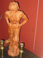 Groot beeld van Paul Serste in terracotta - De wandelaarster, Ophalen