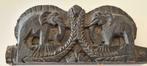 Vintage Carved Wood Elephant Wood Case and Opium Scales, Ophalen of Verzenden
