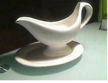 Une Ancienne saucière Maestricht, blanche, aucun défaut., Enlèvement ou Envoi