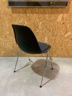 Vitra Eames DSS design zwarte stoel, showroommodel