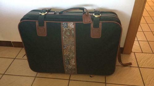 Grande valise look vintage sur roulettes, Bijoux, Sacs & Beauté, Valises, Comme neuf, Roulettes