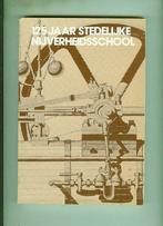 125 jaar stedlijke nijverheidsschool M.Goetinck/sept19, Livres, Livres d'étude & Cours, Comme neuf, Enlèvement ou Envoi
