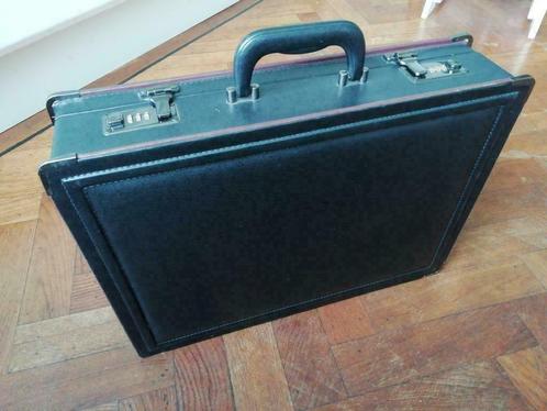 Belle valise Attaché - Neuf, Bijoux, Sacs & Beauté, Valises, Neuf, Moins de 50 cm, Moins de 35 cm, Clé, Enlèvement ou Envoi