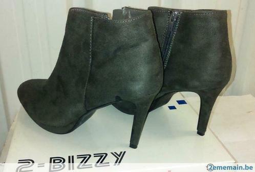 695* 2-BIZZY bottillons gris foncé neufs (pointure 41), Kleding | Dames, Schoenen, Nieuw, Lage of Enkellaarzen, Grijs