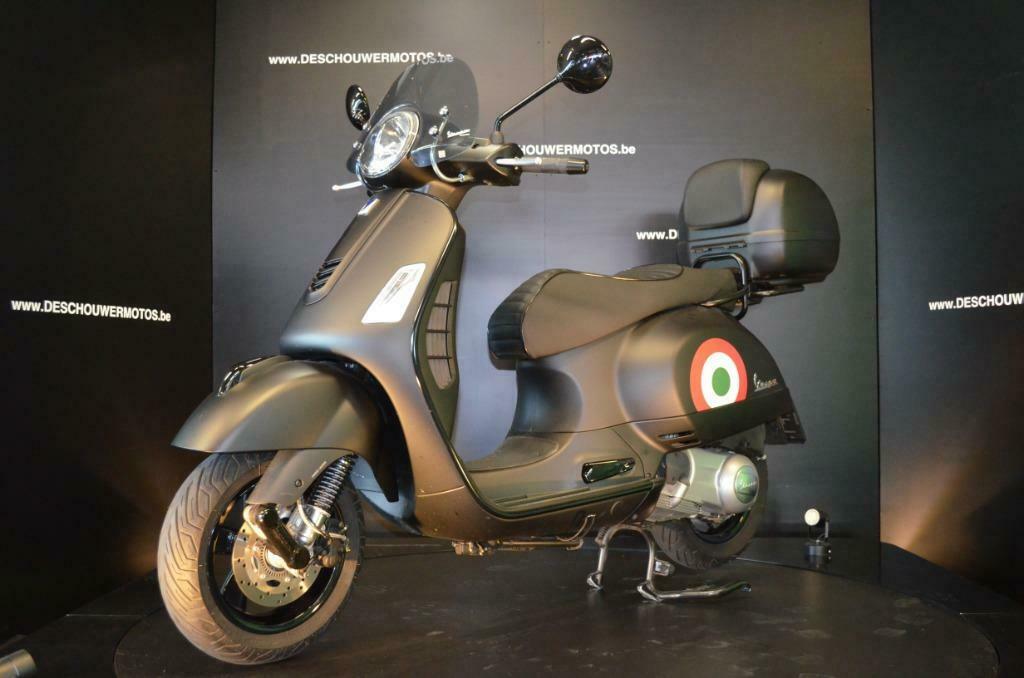 ② Vespa 300 GTS Super Notte editie 06/2019 en 2002 Km ! — Motoren | Piaggio  — 2dehands