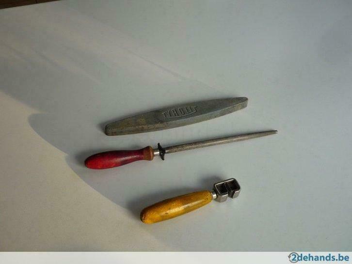 2 oude messenslijpers, Huis en Inrichting, Keuken | Keukenbenodigdheden, Gebruikt, Ophalen of Verzenden