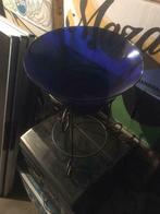 Glazen siervaas in blauw glas met metalen sokkel, Huis en Inrichting, Ophalen