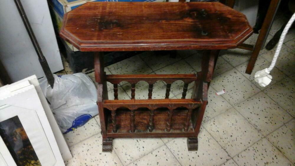 Oud tafeltje en krantenhouder, Ophalen