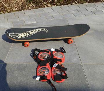 skateboard hotwheels, peu utilisé. beschikbaar voor biedingen