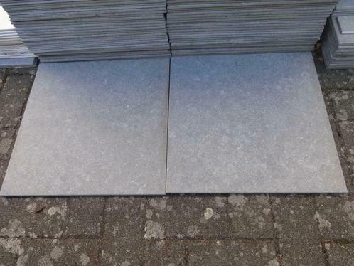 Vierkante grijze vloertegels 1ste keuze 50 x 50 cm + plinten, Bricolage & Construction, Dalles & Carrelages, Carrelage de sol