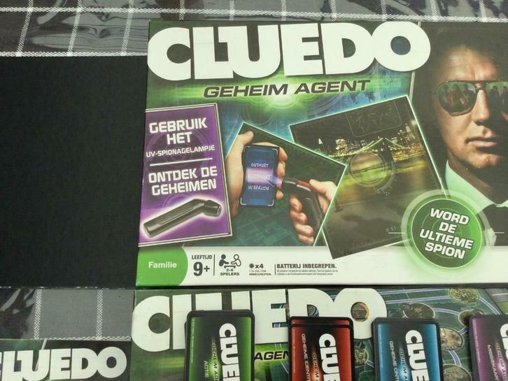 Cluedo “Geheim agent”, Hobby en Vrije tijd, Gezelschapsspellen | Bordspellen, Zo goed als nieuw, Vijf spelers of meer, Ophalen of Verzenden