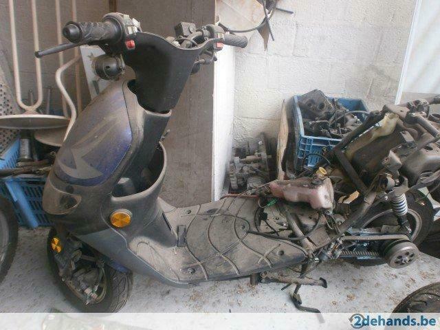 ② scooter hurricane voor onderdelen — Brommeronderdelen | Algemeen —  2dehands