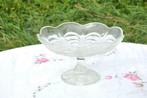 §  fruitier en verre sur pied motif coquille, Antiquités & Art, Enlèvement ou Envoi