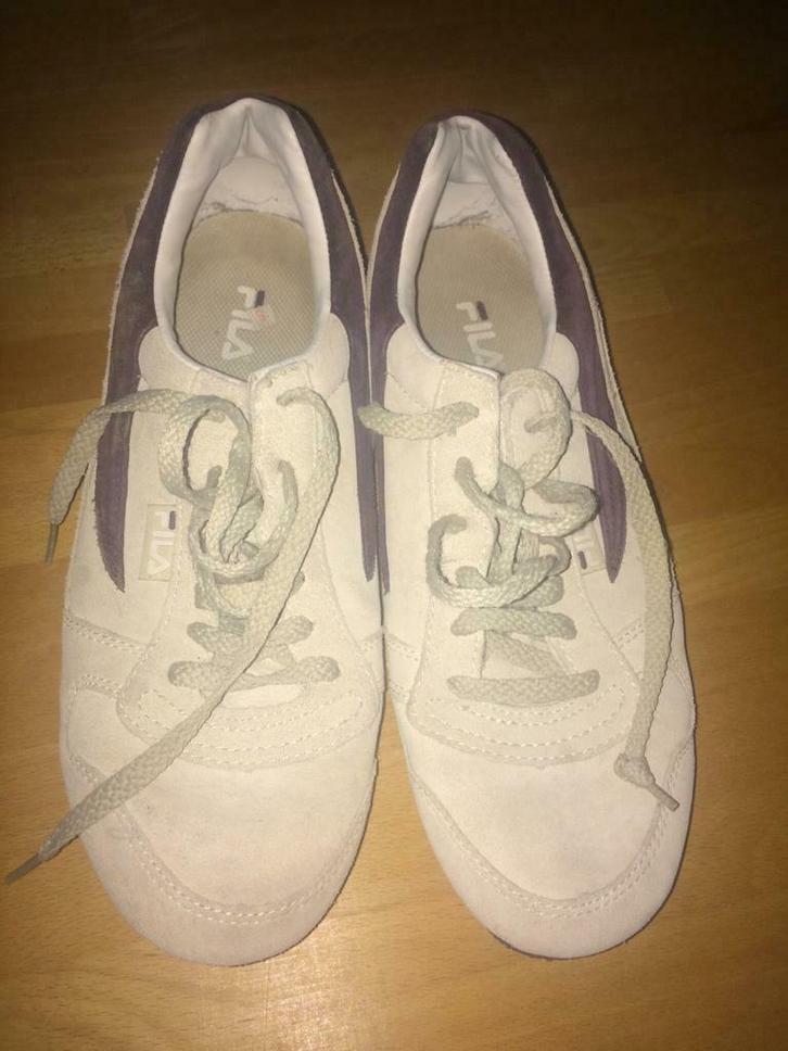 Paire de tennis FILA T43 mais plutôt T42 blanc+violet, Sport en Fitness, Tennis, Zo goed als nieuw, Schoenen, Overige merken, Ophalen
