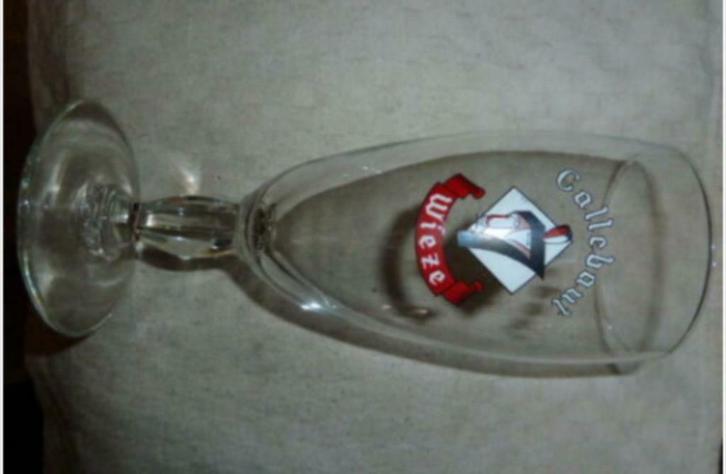 #M bier glas CALLEBAUT WIEZE " op voet "Brij Callebaut Wieze, Verzamelen, Glas en Drinkglazen, Nieuw, Bierglas, Ophalen of Verzenden