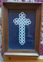 Bobines de dentelle croisées dans un cadre en bois, Enlèvement ou Envoi, Comme neuf