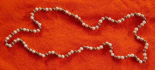 Collier de perles de 3 nuances différentes, Handtassen en Accessoires, Kettingen, Nieuw, Ophalen