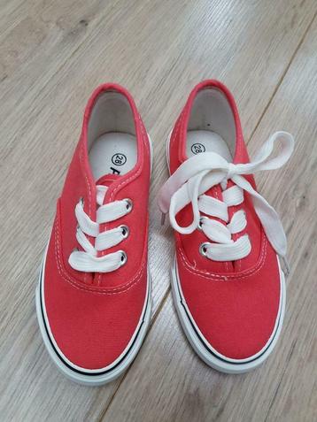 nieuwe donkerroze sneakers maat 28  beschikbaar voor biedingen