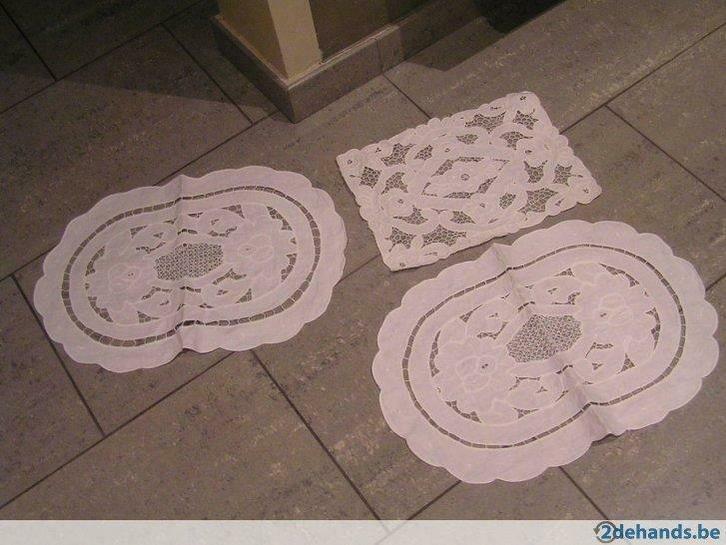 Decoratie: Mooie, witte sierdoekjes + Geruit tafellaken, Huis en Inrichting, Woonaccessoires | Overige, Ophalen