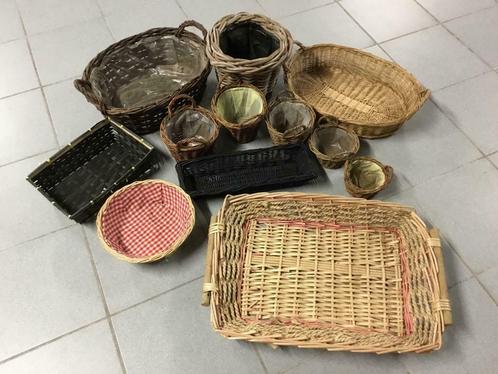 RIETEN MANDEN  (12)  VAN VERSCHILLEND FORMAAT, Huis en Inrichting, Woonaccessoires | Schalen en Manden, Zo goed als nieuw, Mand