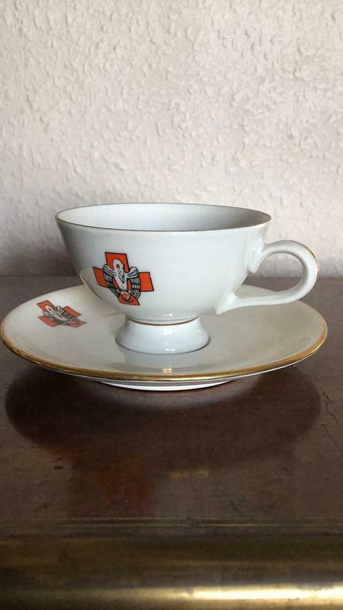 Ancienne/Tasse et sa soucoupe, Antiquités & Art, Antiquités | Porcelaine, Enlèvement ou Envoi