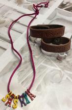 Koord+naam Saskia,porseleinen hanger,2 lederen armbandjes., Kinderen en Baby's, Ophalen of Verzenden, Gebruikt
