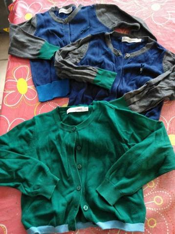 trui met knoopje Filou & Friends beschikbaar voor biedingen