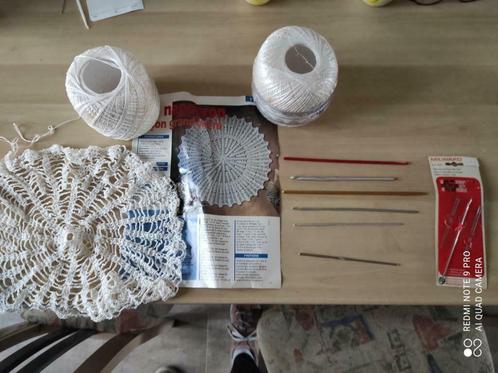 6 haken + draad + weefnaalden + kleedje, Hobby en Vrije tijd, Breien en Haken, Zo goed als nieuw, Haken, Ophalen of Verzenden