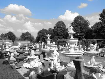 Waterornamenten en fonteinen van beton ook tuinbeelden beschikbaar voor biedingen