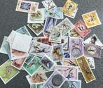 50 Hongaarse postzegels uit de jaren 60/70  (Magyar Posta ), Postzegels en Munten, Verzenden