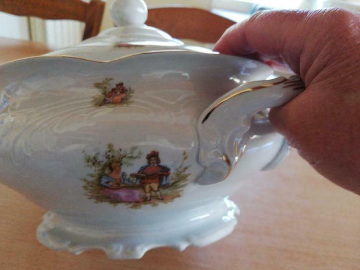 Très belle soupière en faïence jamais été utilisée, Maison & Meubles, Cuisine | Casseroles & Poêles, Neuf, Enlèvement