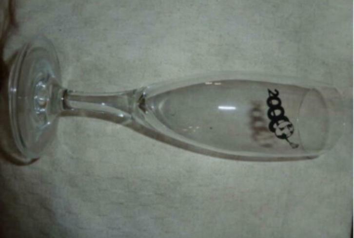 #H Cava / Champagne glas " 2000 " ( Millenium ), Verzamelen, Glas en Drinkglazen, Nieuw, Overige typen, Ophalen of Verzenden
