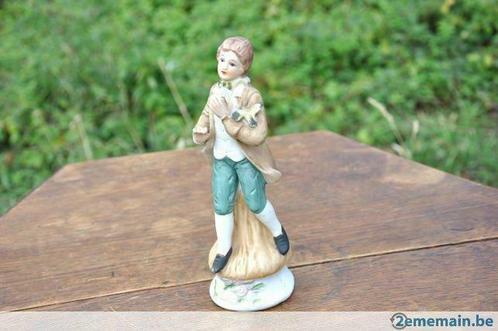 statue en biscuit gentilhomme sans  chapeau a l' oiseau, Antiquités & Art, Art | Sculptures & Bois