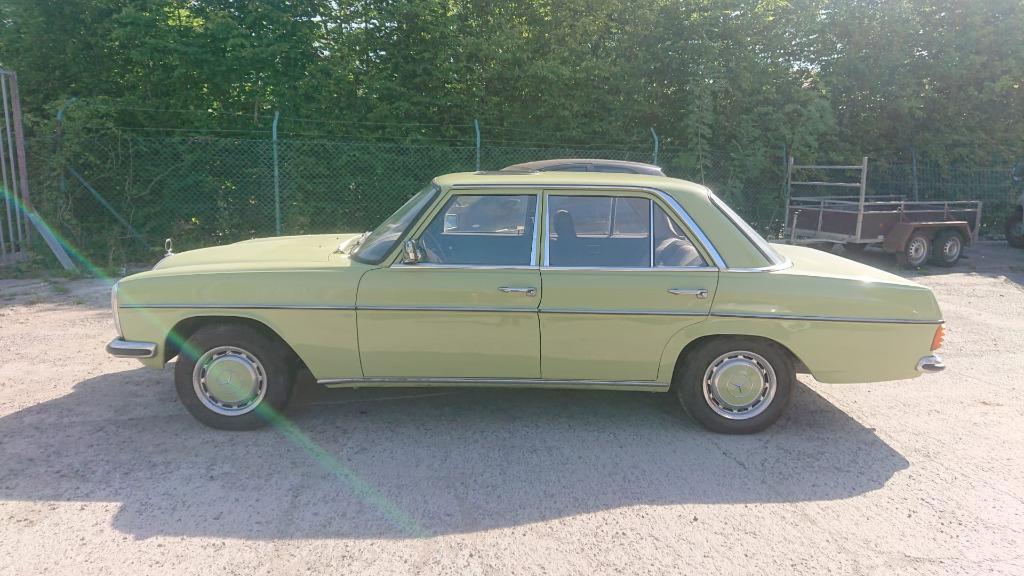 Mercedes 200 e bar8 w115 LPG bt auto 1975 ancetre restaurée, Auto's, Automaat, 4 deurs, Zwart, Leder en Stof