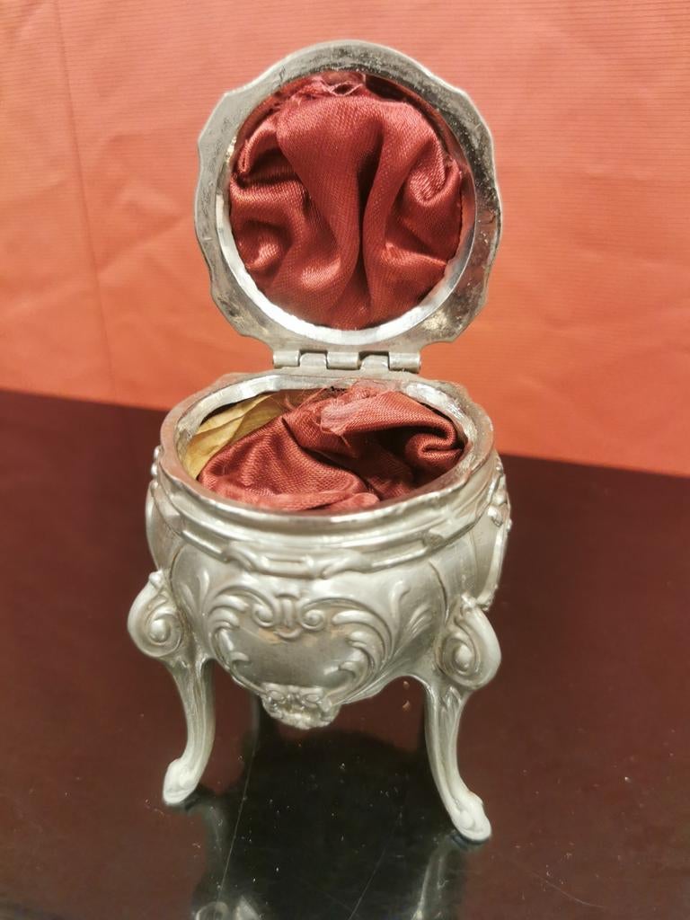 Boite de rangement, Enlèvement