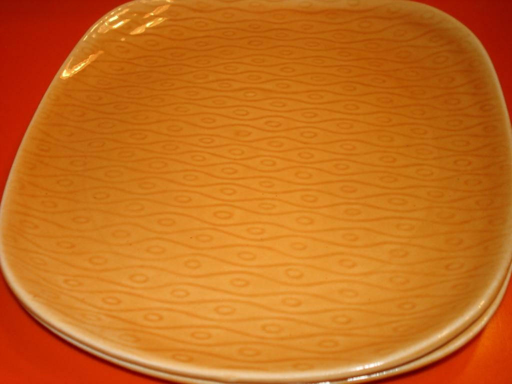 2 assiettes à dessert Boch Freres Belgium New Time, Antiquités & Art, Antiquités | Céramique & Poterie, Enlèvement ou Envoi