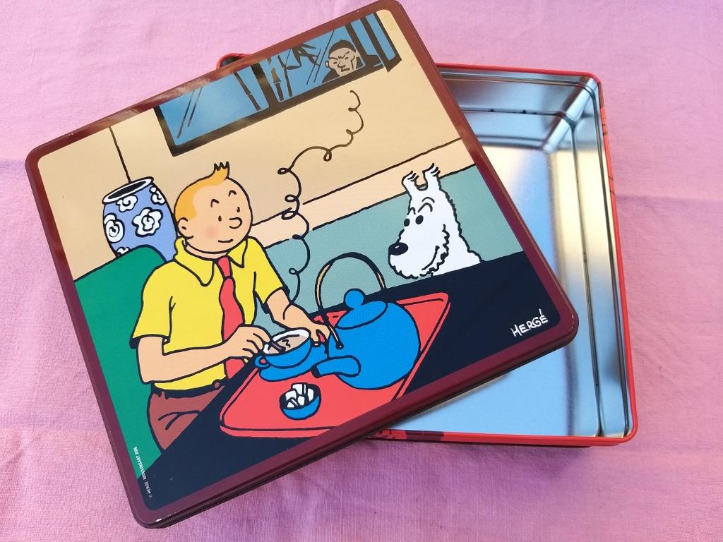 Tintin Snowy metalen doos Lotus theeblauw draak rood, Ophalen of Verzenden, Gebruikt, Koek(jes), Overige merken