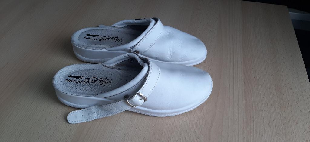 Medische klompen maat 41, Kleding | Dames, Slippers, Wit, Ophalen of Verzenden, Zo goed als nieuw