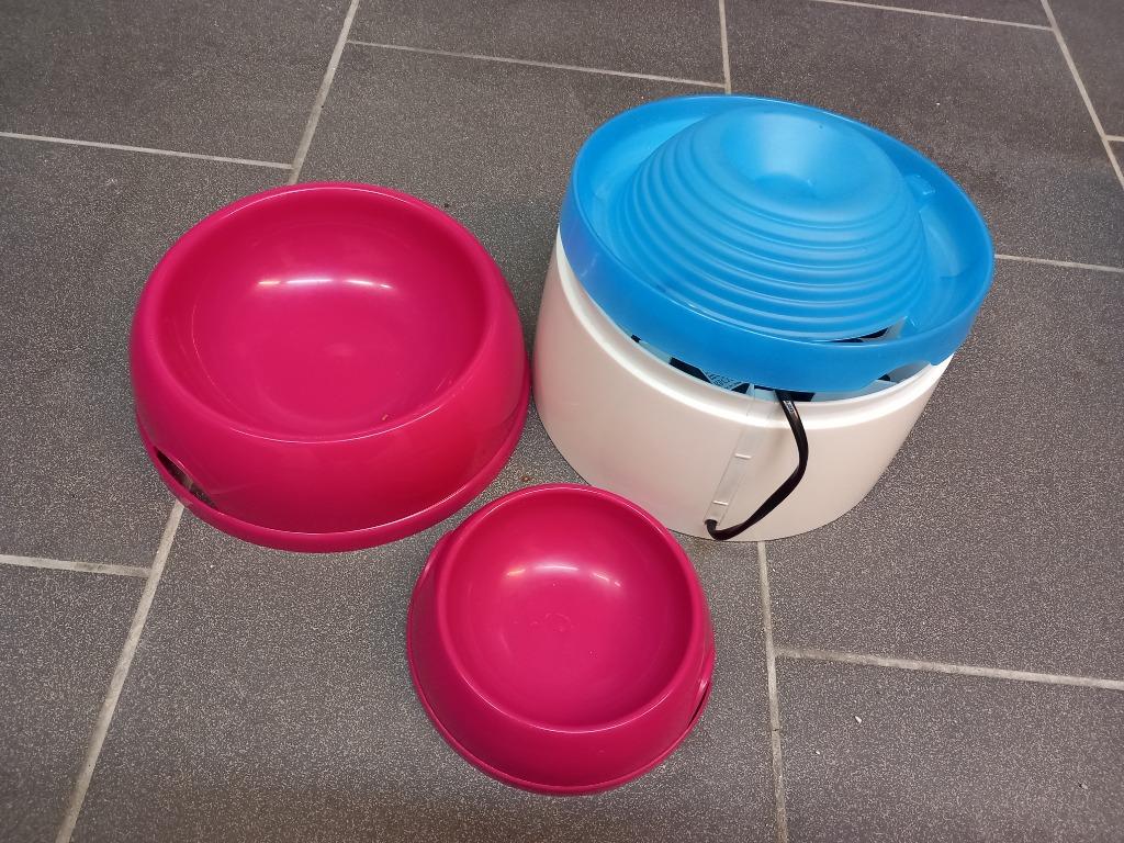 Fontaine à eau + gamelles, Enlèvement ou Envoi, Comme neuf