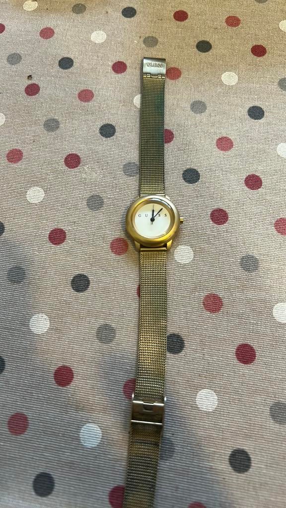 Montre guess dorée, Bijoux, Sacs & Beauté, Enlèvement, Comme neuf, Guess