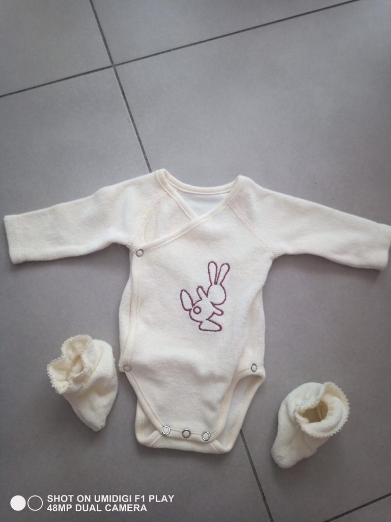 Body met sokjes, Kinderen en Baby's, Babykleding | Prematuur, Ophalen of Verzenden, Zo goed als nieuw, Jongetje of Meisje, Nacht- of Onderkleding