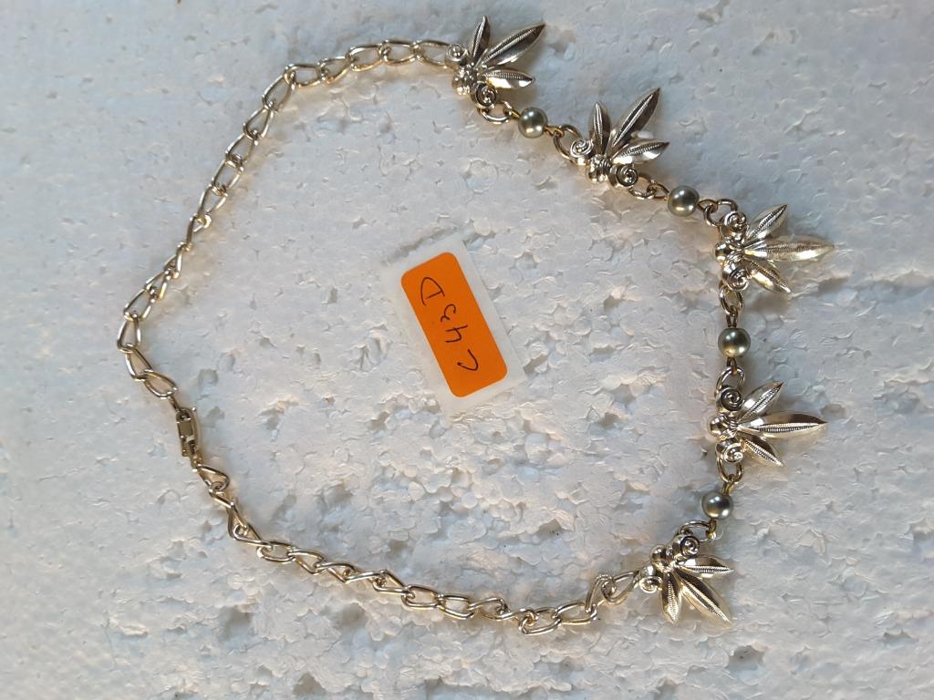 collier fantaisie ras de cou 43 cm doré et 5 feuilles C43D, Bijoux, Sacs & Beauté, Colliers, Enlèvement ou Envoi, Neuf, Or, Synthétique