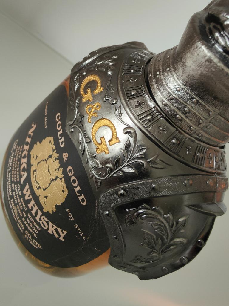 Nikka Gold & Gold Knight, Rare, 43%, 750ml (Métal) (v3), Collections, Vins, Neuf, Autres régions, Enlèvement ou Envoi, Pleine