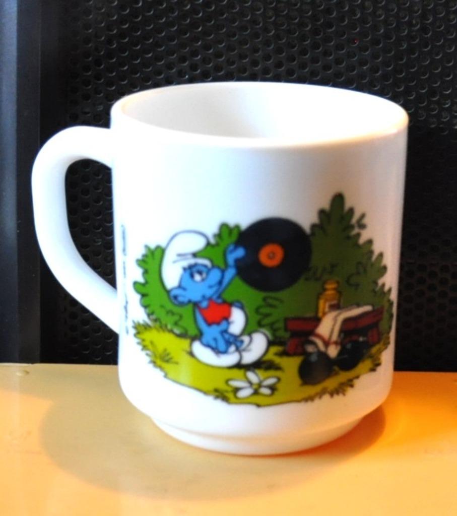 mug arcopal schtroumpfs  peyo 1984, Verzamelen, Smurfen, Ophalen of Verzenden, Zo goed als nieuw, Overige typen