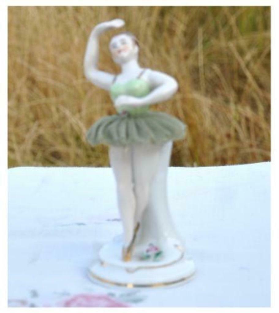 statuette balerine en porcelaine n°3, Antiquités & Art, Enlèvement ou Envoi