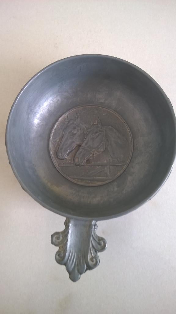 Vintage tin asbak  met 2 paarden koppen, Antiek en Kunst, Antiek | Tin, Ophalen of Verzenden